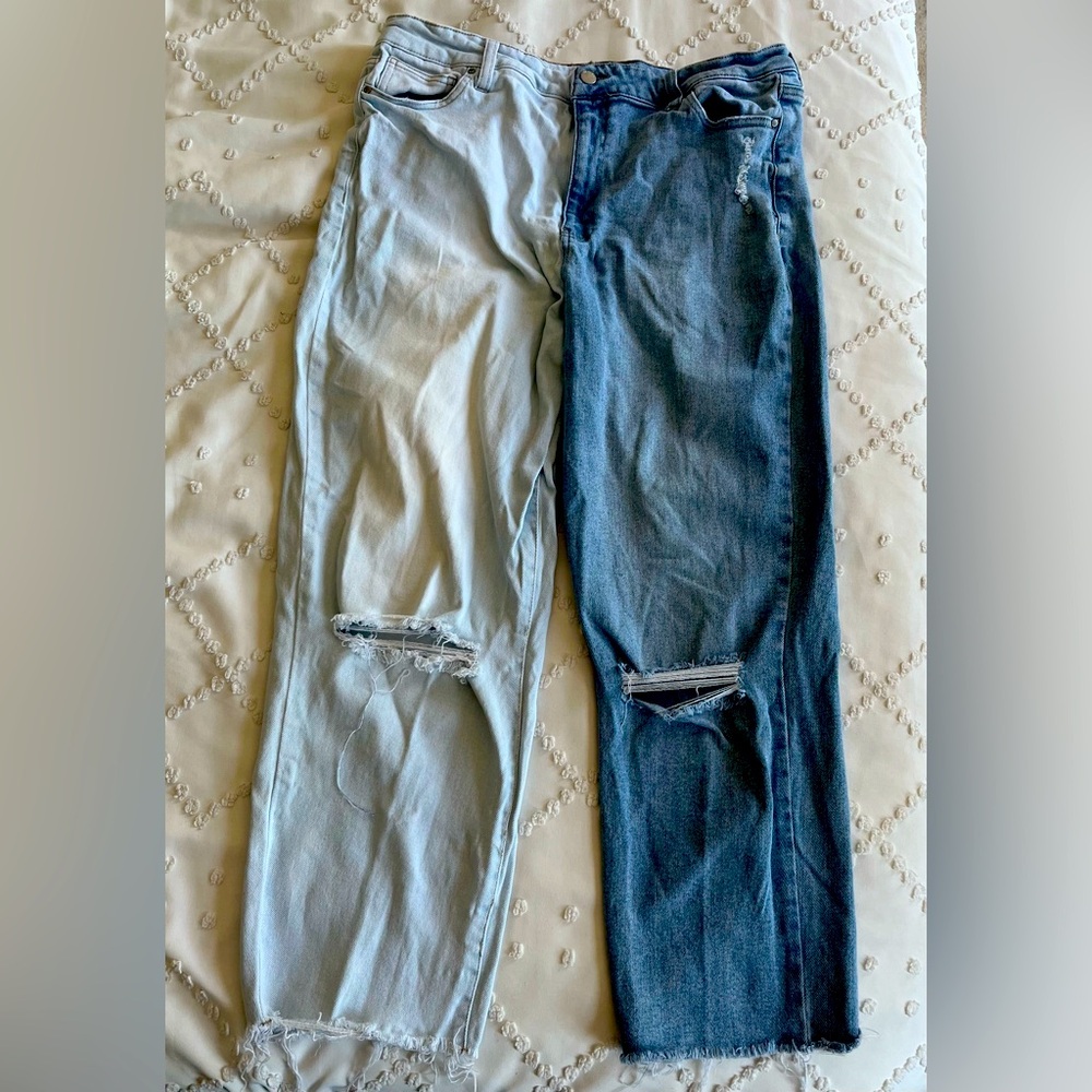 RSQ DUAL DENIM RIPPED MOM JEANS SIZE 33